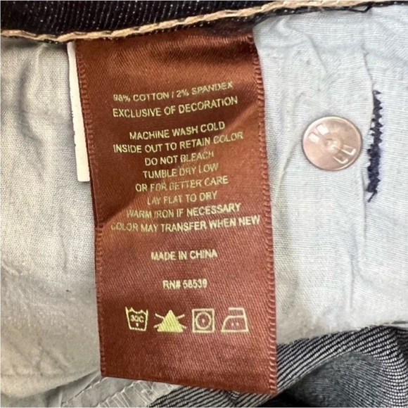 Kut from the Kloth Dark Wash Catherine
Boyfriend Size 6 - Picture 3 of 5